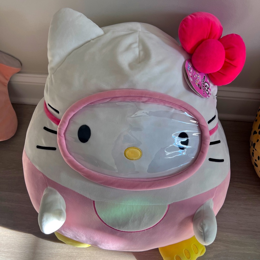 22” giant hello kitty squishamallow - new with tags! Rare!